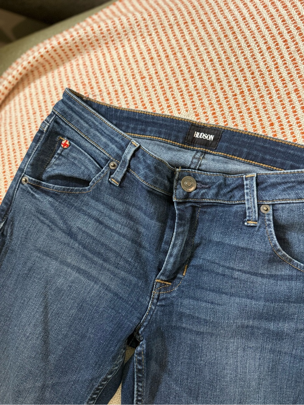 Hudson Women's Cuffed Leg Jeans Medium Wash Blue Denim Stretch Size 27 - Picture 2 of 8